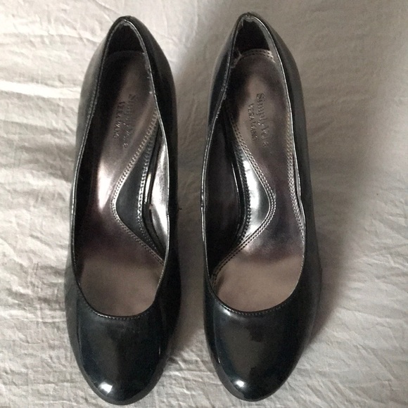 Vera Wang Black Heels - Picture 1 of 3